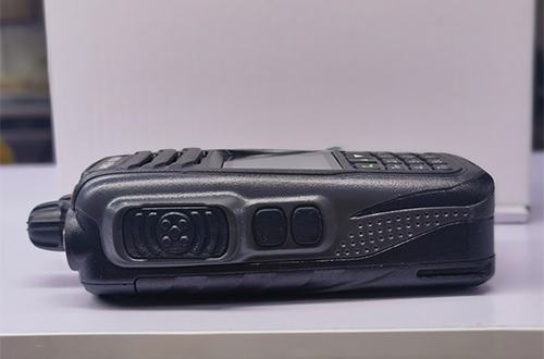 Sábháilteacht san Ionad Oibre a Fheabhsú le Walkie Talkies Cruthúnas Pléasctha